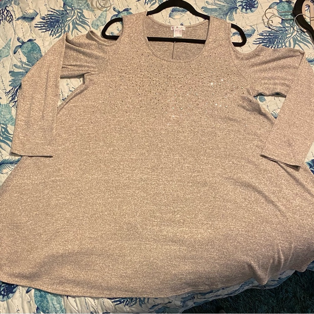 Brand New w/o tags Lightweight Long Sleeve Cold Shoulder Dress size XL